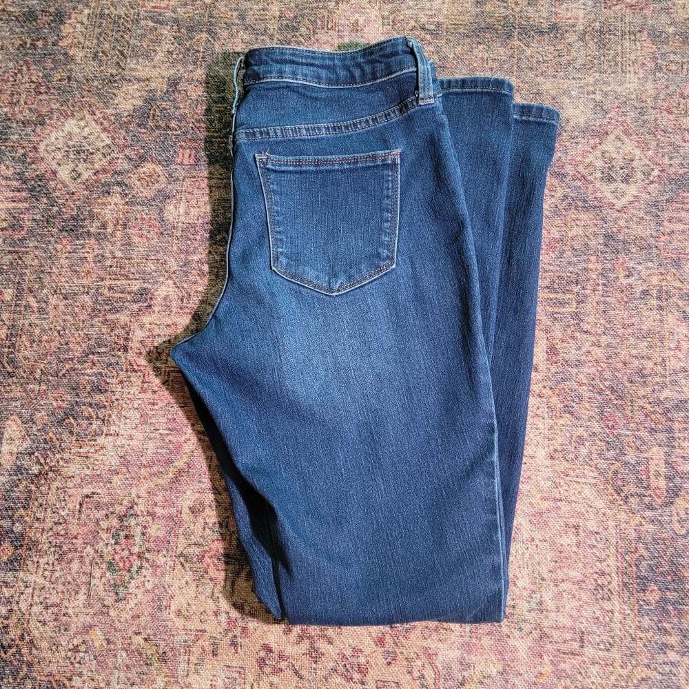 Universal Thread Mid Rise Jegging 4/27/L - Picture 2 of 3